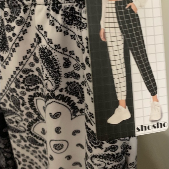 Pants black with white tie in the bottom - Picture 2 of 6